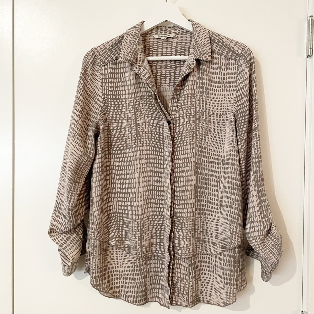 Calvin Klein Jeans Button Up Collared Blouse in Grey / Taupe Size Small